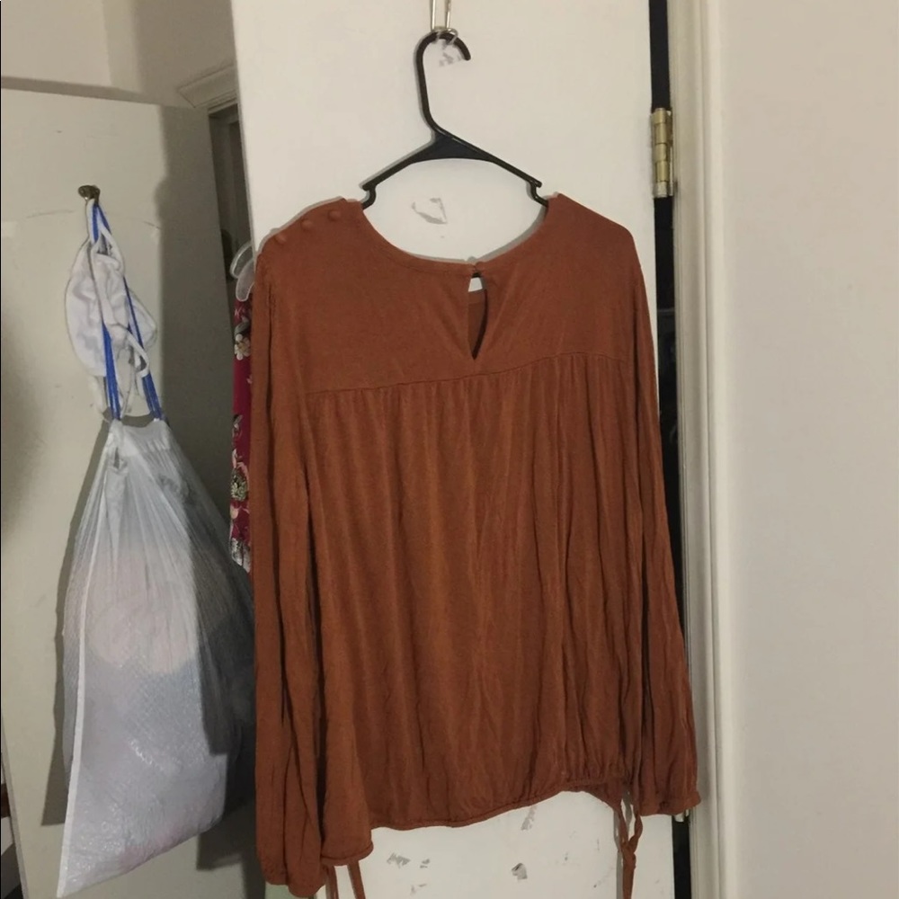 Top - Picture 2 of 3